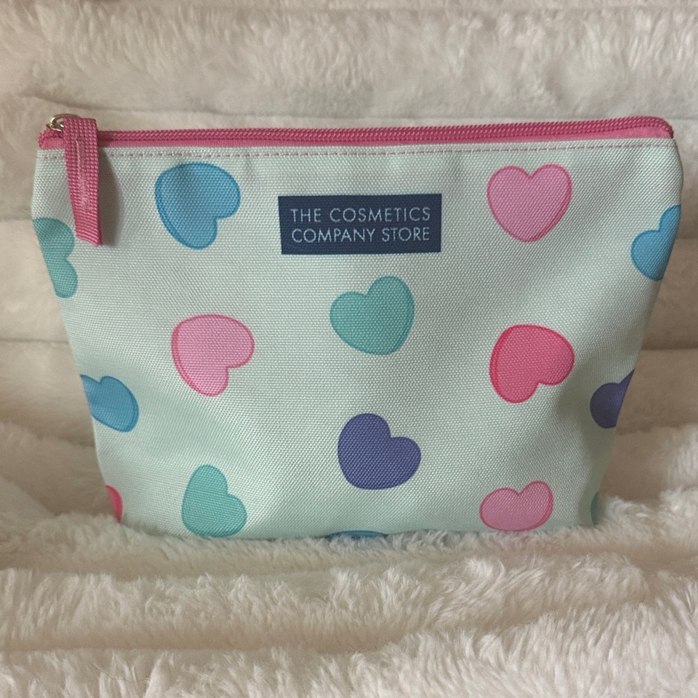 The cosmetics company store Heart Pattern Cosmetic Bag - Multicolor